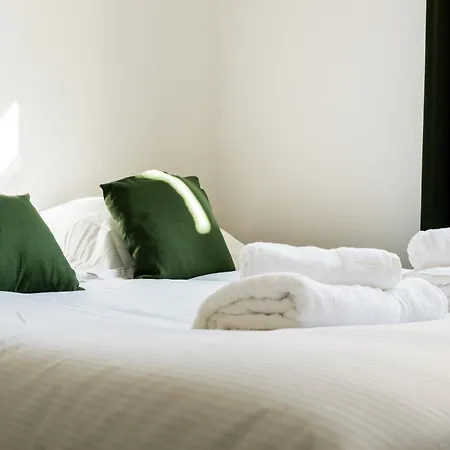 Cozett'home - Chics & Modernes - 2 Pas Du Cirque Jules Verne -