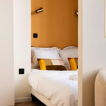 Cozett'home - Chics & Modernes - 2 Pas Du Cirque Jules Verne - *